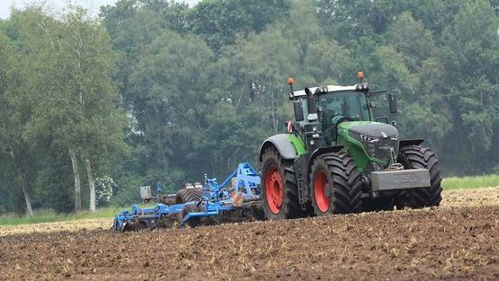 Bodenbearbeitung - Gebrüder Groß eGbR